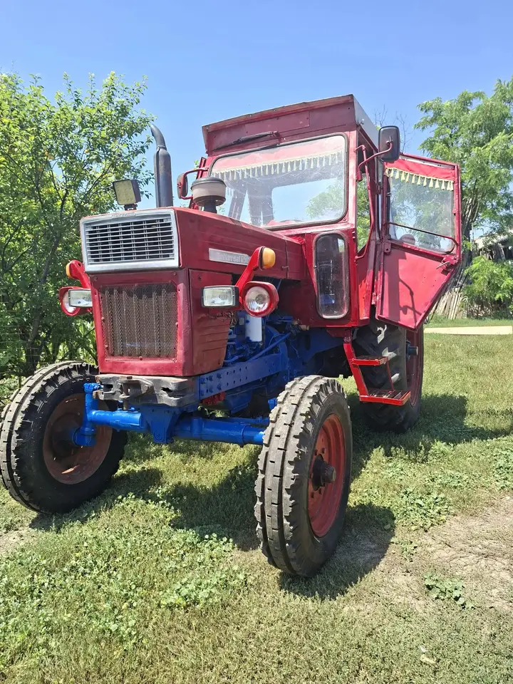 Tractor Universal 650